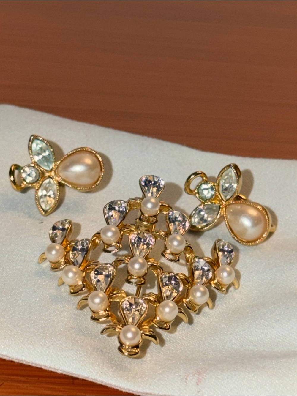 Vintage AVON NR Angel Brooch & Earrings Set